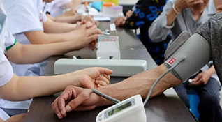 邦爾骨科“走企業(yè)、進(jìn)社區(qū)、送健康”大型公益服務(wù)活動來到百妙社區(qū)